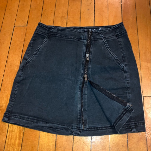 Front zipper detail mini skirt - Picture 2 of 6